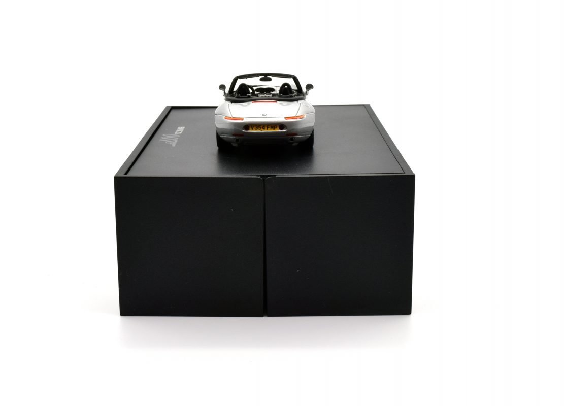 BMW Série 3 Super Touring 318i James Bond 007 GoldenEye - Minichamps 1:43 - Miniature De Collection